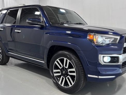 Used 2017 Toyota 4Runner Limited AWD/4WD image 4