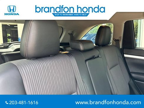 Used 2017 Toyota Highlander Plus AWD/4WD image 27
