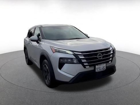 Used 2025 Nissan Rogue SV FWD image 3