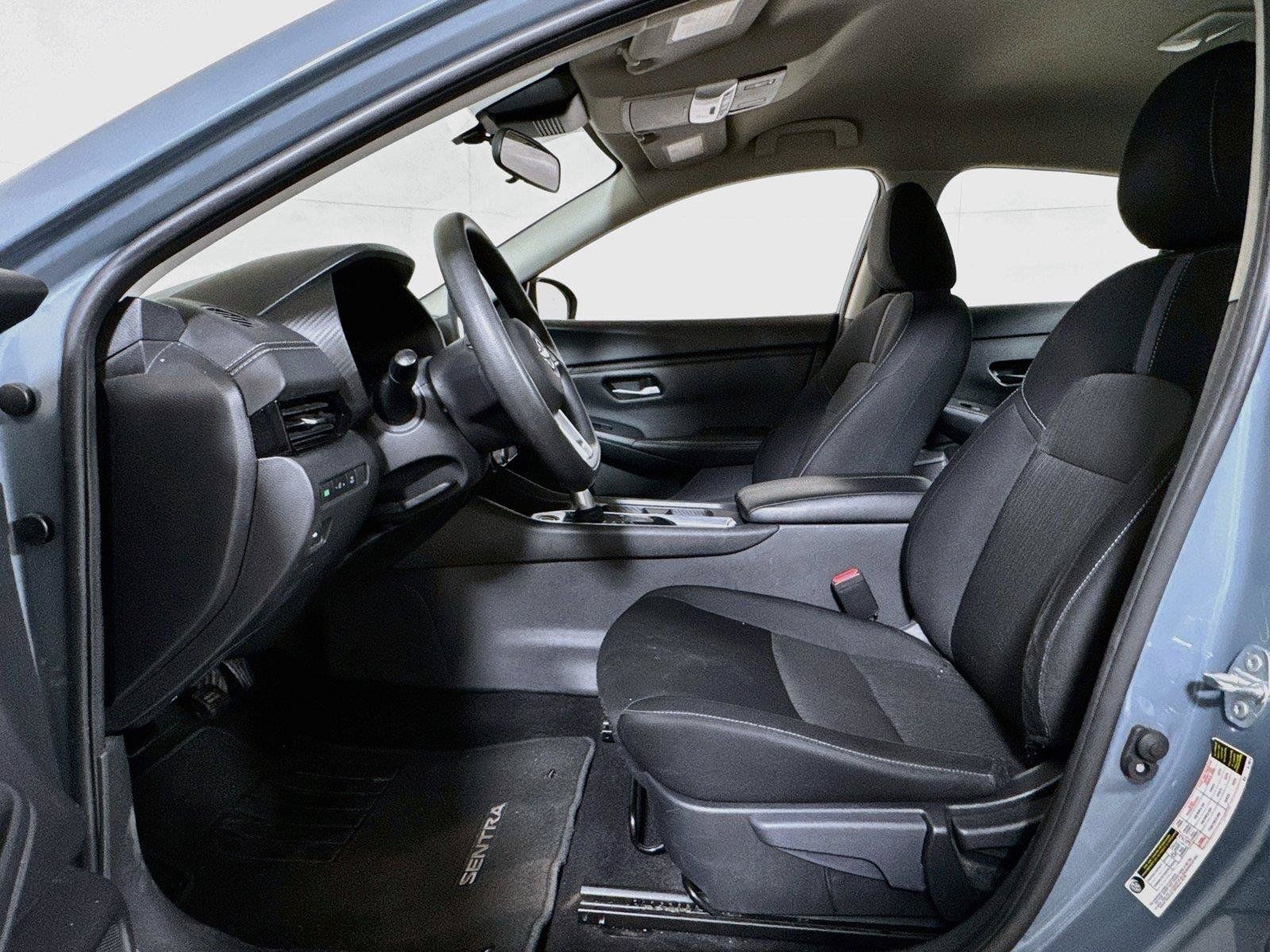 Used 2025 Nissan Sentra SV FWD image 17