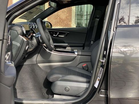 Used 2025 Mercedes-Benz GLC 300 image 26