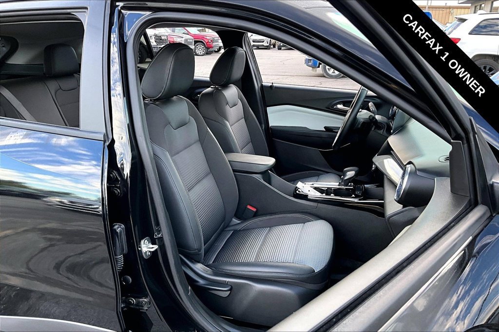 Used 2025 Chevrolet Trax LT w/ Driver Confidence Package FWD image 27