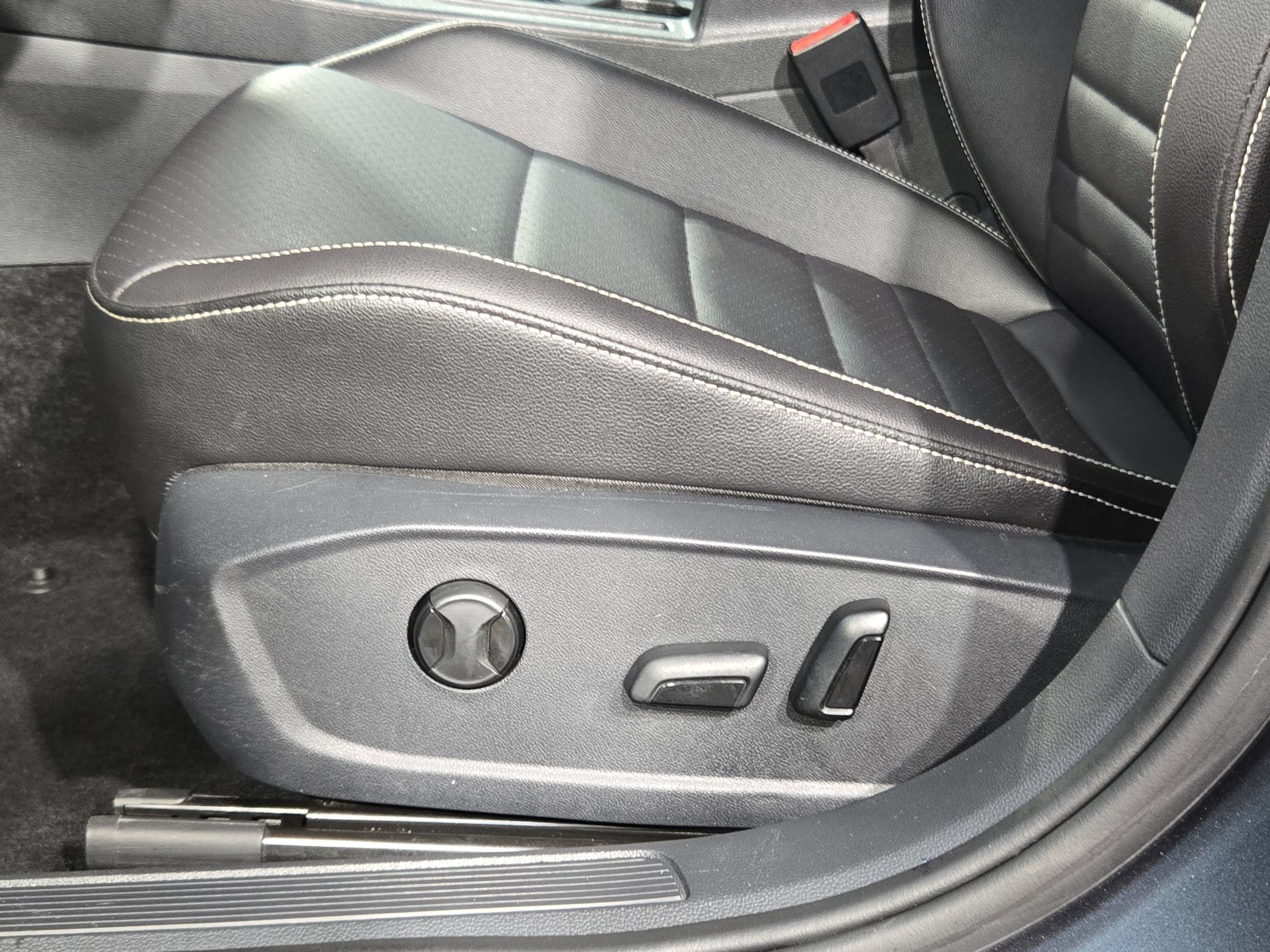 Used 2024 Volkswagen Jetta SE FWD image 23
