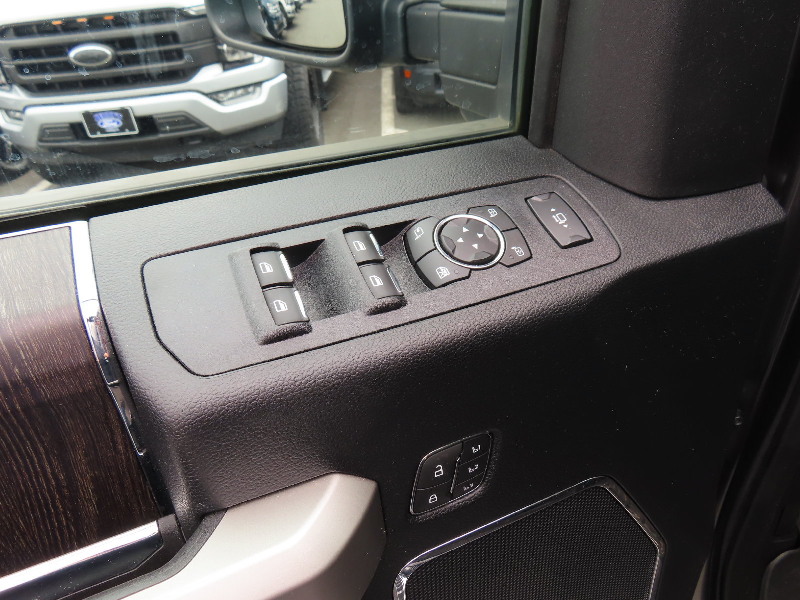 Used 2020 Ford F250 Lariat w/ Lariat Ultimate Package AWD/4WD image 12