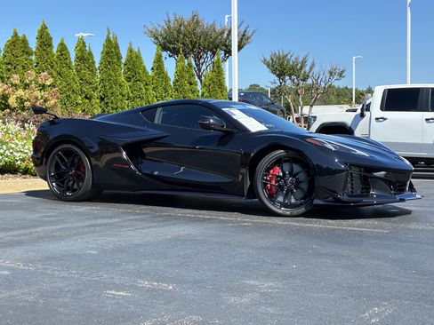 Used 2026 Chevrolet Corvette Z06 w/ Z07 Performance Package RWD image 3