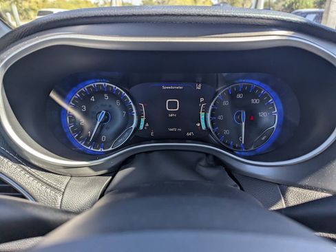 Used 2025 Chrysler Pacifica Select image 31