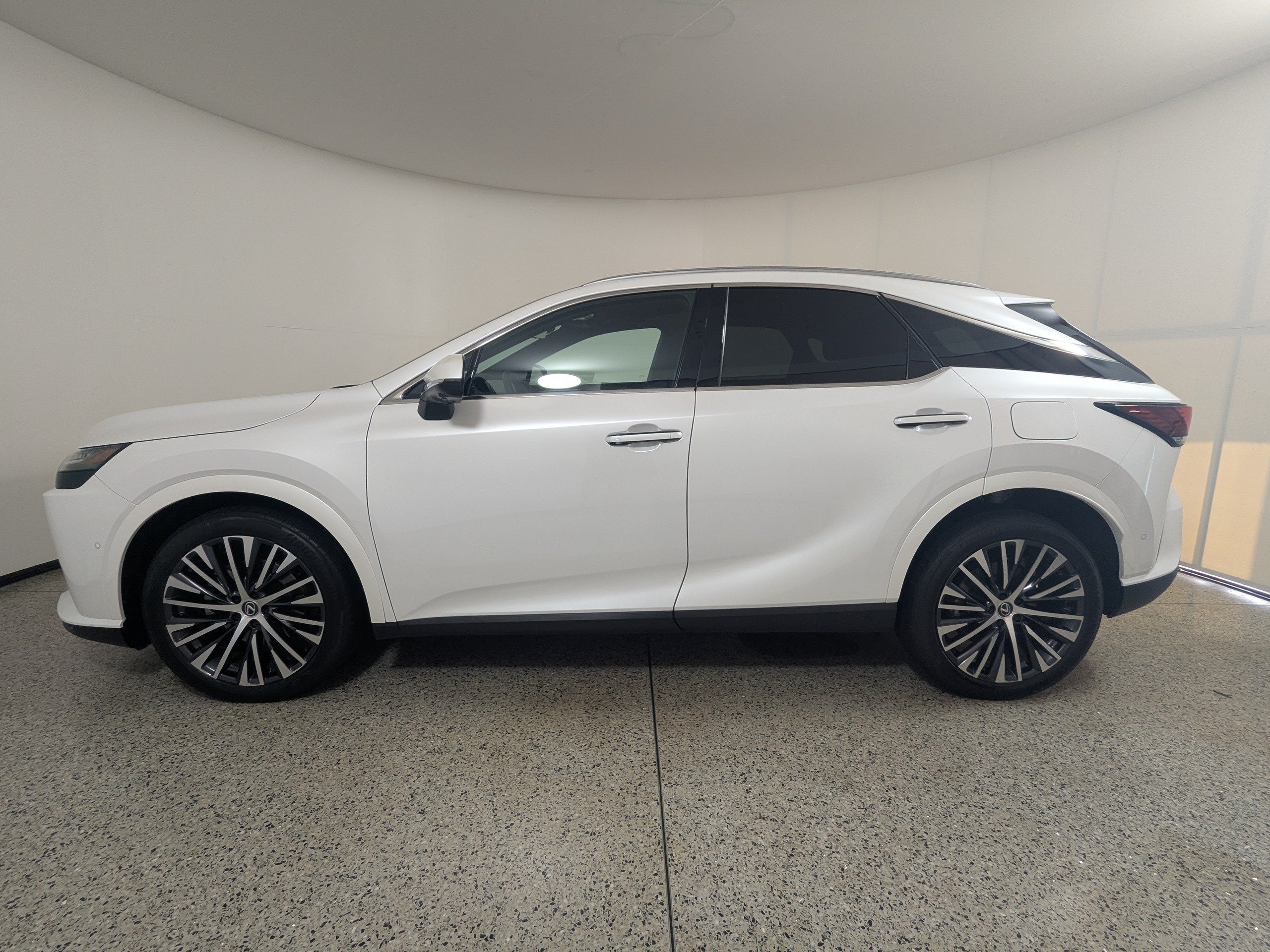 Used 2023 Lexus RX 350 Premium Plus w/ Cold Area Package AWD/4WD image 4