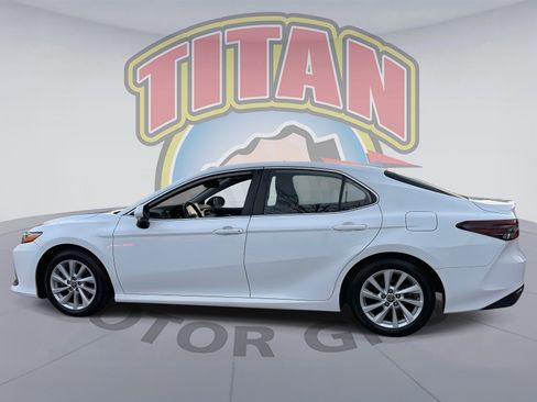 Used 2021 Toyota Camry LE image 2