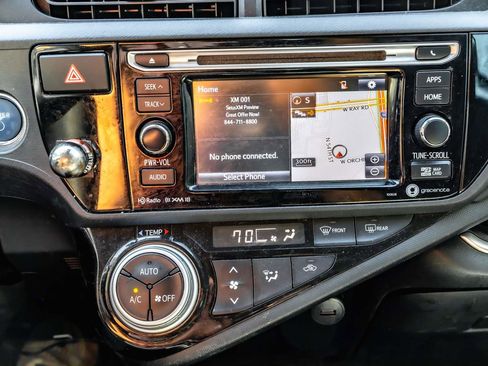 Used 2017 Toyota Prius C Three image 13