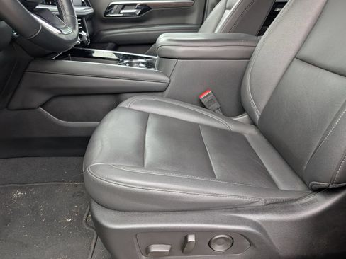 Used 2025 Chevrolet Tahoe Z71 w/ Comfort Package AWD/4WD image 7