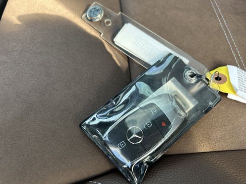 New 2025 Mercedes-Benz GLB 250 4MATIC image 38