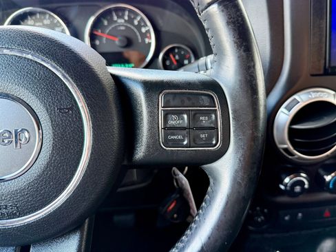 Used 2017 Jeep Wrangler Unlimited Sahara w/ Connectivity Group AWD/4WD image 20