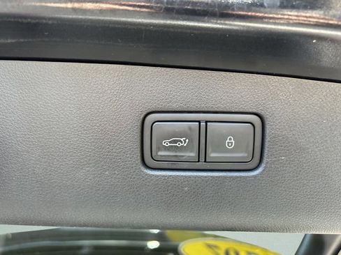 Used 2023 Genesis GV70 2.5T w/ Advanced Package image 16