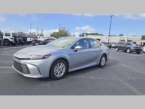 Used 2025 Toyota Camry LE image 36