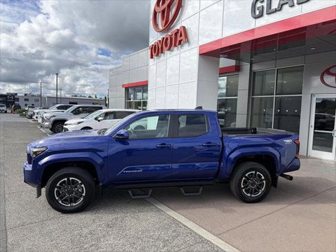 Certified 2025 Toyota Tacoma TRD Sport AWD/4WD image 3