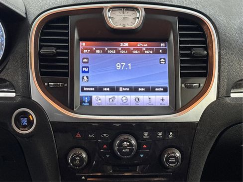 Used 2011 Chrysler 300 Limited image 19