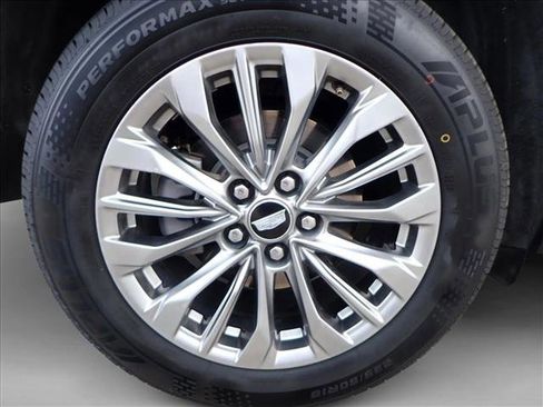 Used 2024 Cadillac XT4 Premium Luxury image 7