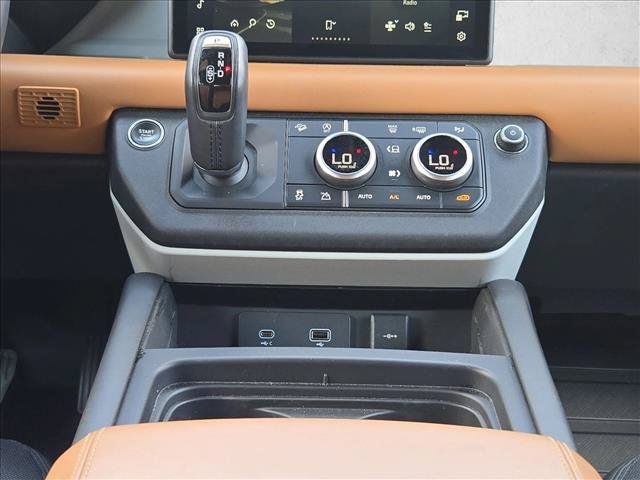 Used 2024 Land Rover Defender 110 X-Dynamic SE AWD/4WD image 17