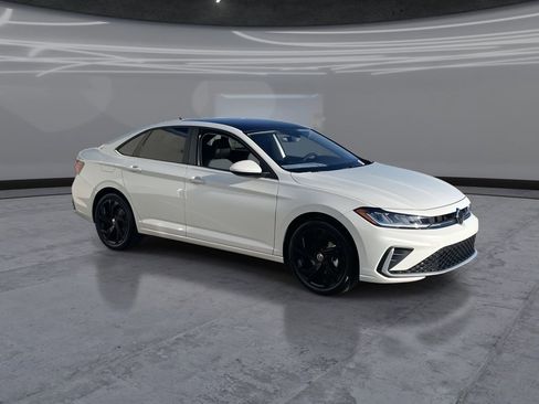 New 2026 Volkswagen Jetta SE image 2