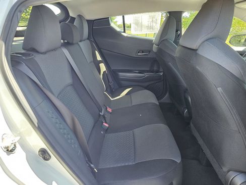 Used 2021 Toyota C-HR LE FWD image 12