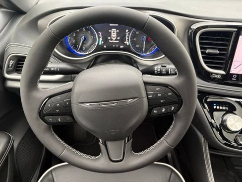 New 2027 Chrysler Pacifica Limited FWD image 27