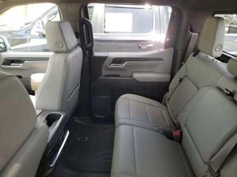 Used 2022 GMC Sierra 1500 SLT w/ SLT Premium Plus Package AWD/4WD image 14