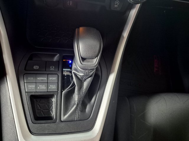 Certified 2024 Toyota RAV4 XLE AWD/4WD image 27