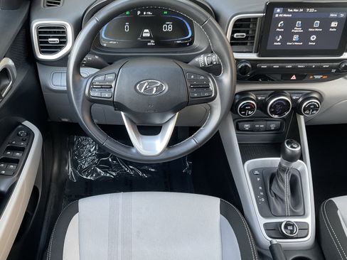Used 2025 Hyundai Venue SEL FWD image 22