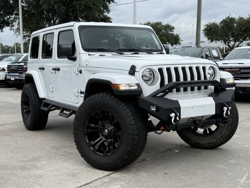 Used 2022 Jeep Wrangler Unlimited Sahara w/ Cold Weather Group AWD/4WD image 2