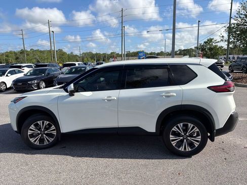 Used 2021 Nissan Rogue SV FWD image 4