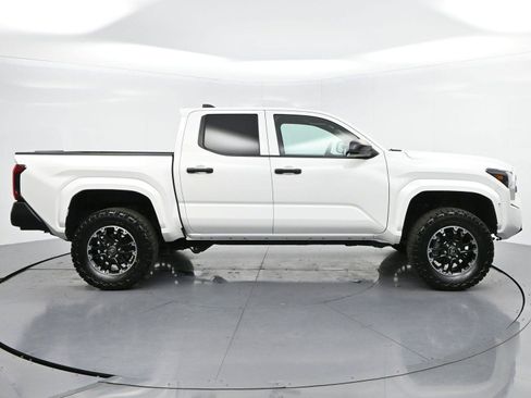 Used 2024 Toyota Tacoma SR AWD/4WD image 8