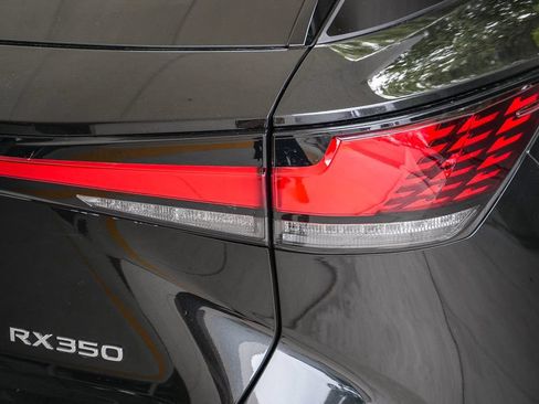 Used 2024 Lexus RX 350 FWD w/ Technology Package image 7