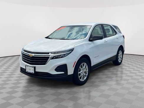 Used 2024 Chevrolet Equinox LS w/ Driver Confidence II Package FWD image 3