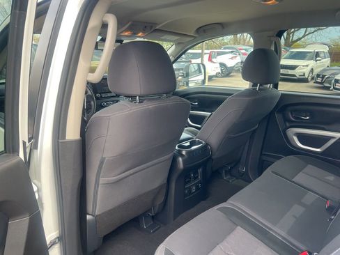 Used 2024 Nissan Titan SV w/ SV Convenience Package image 10
