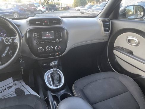 Used 2016 Kia Soul + FWD image 22