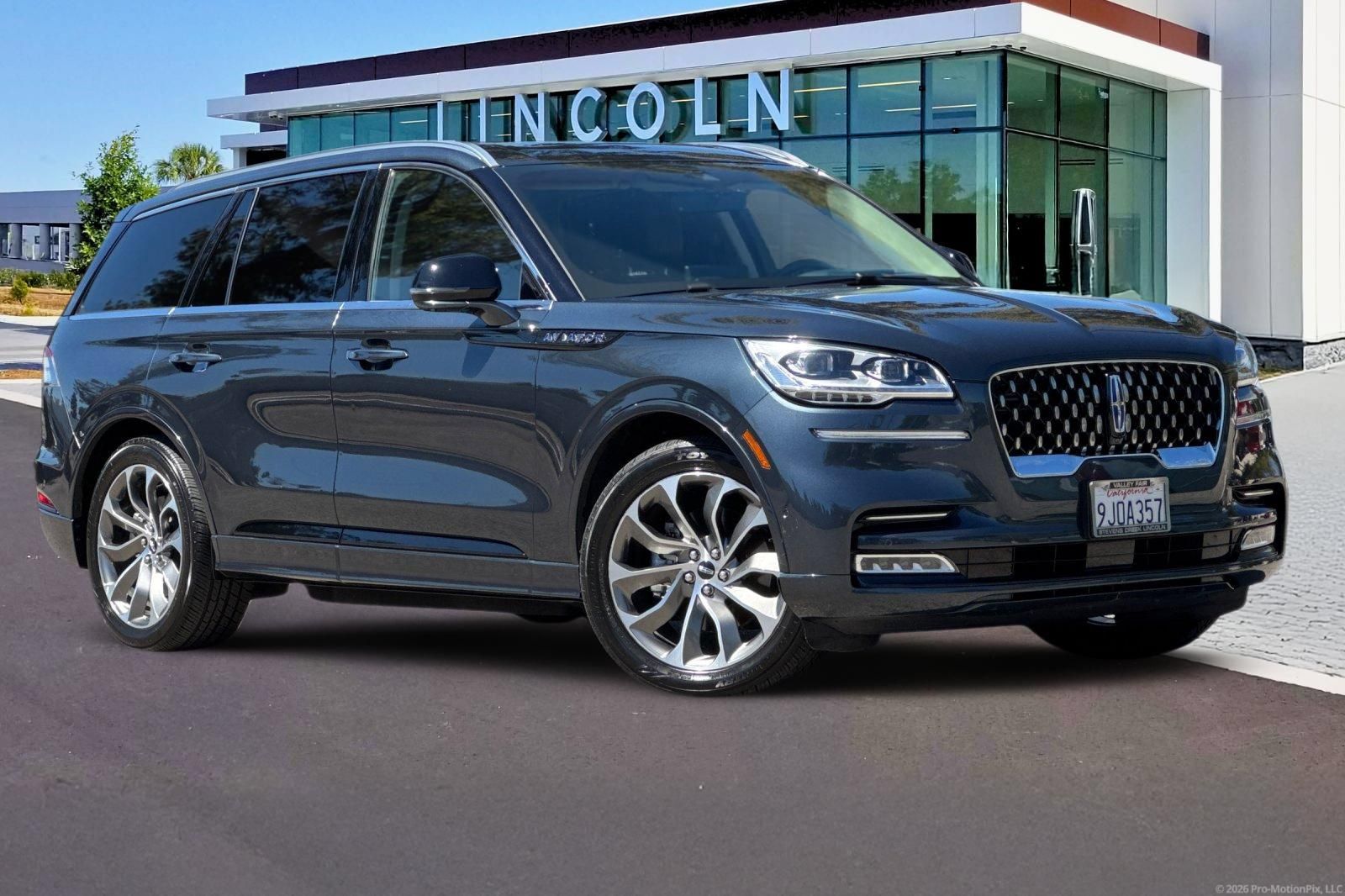Used 2022 Lincoln Aviator Grand Touring w/ Equipment Group 301A AWD/4WD image 2