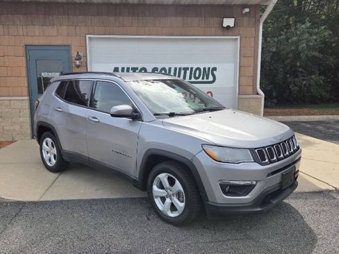 Used 2020 Jeep Compass Latitude w/ Cold Weather Group FWD image 1