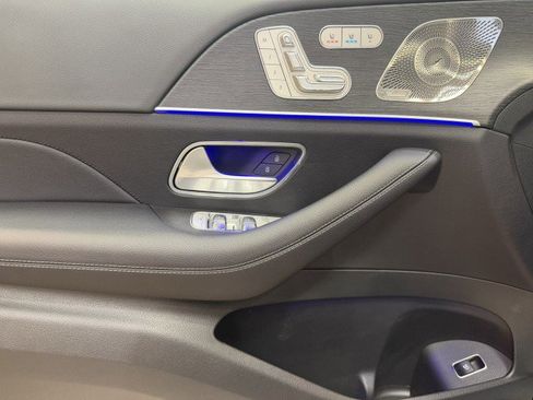 Certified 2025 Mercedes-Benz GLS 450 4MATIC image 19