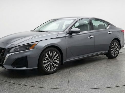 Used 2025 Nissan Altima 2.5 SV image 3