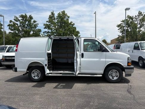 Used 2025 Chevrolet Express 2500 w/ Driver Convenience Package RWD image 10