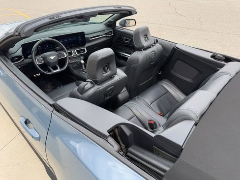 Used 2025 Ford Mustang Premium RWD image 34