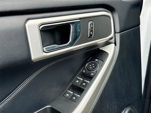 Used 2020 Ford Explorer XLT w/ Equipment Group 202A image 16