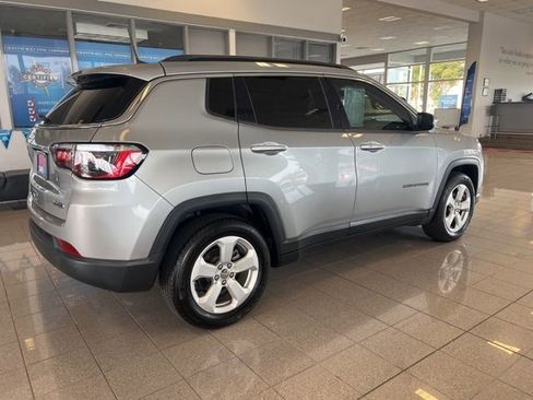 Used 2021 Jeep Compass Latitude w/ Driver Assistance Group FWD image 4