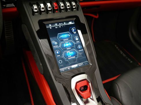 Used 2023 Lamborghini Huracan EVO image 18