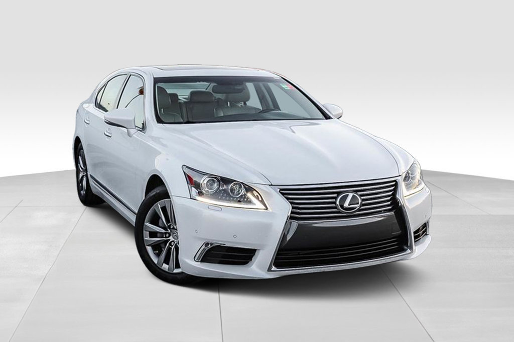 Used 2016 Lexus LS 460 w/ Comfort Package RWD image 2