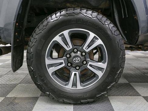 Used 2017 Toyota Tacoma Limited image 17