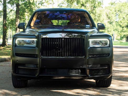 Used 2023 Rolls-Royce Cullinan Black Badge w/ Leather Finishing Pack image 45