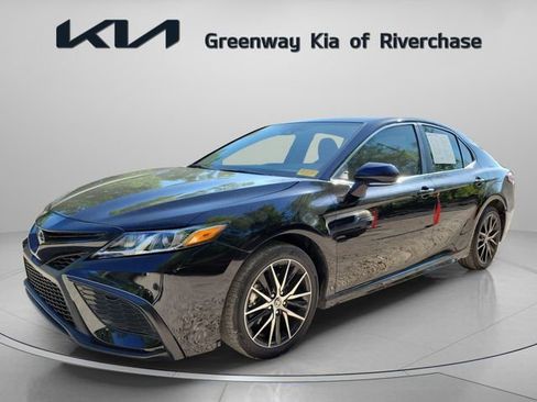 Used 2024 Toyota Camry SE image 3