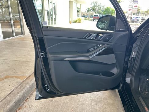 Used 2025 BMW X7 xDrive40i image 61