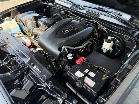 Used 2019 Toyota Tacoma TRD Sport AWD/4WD image 9